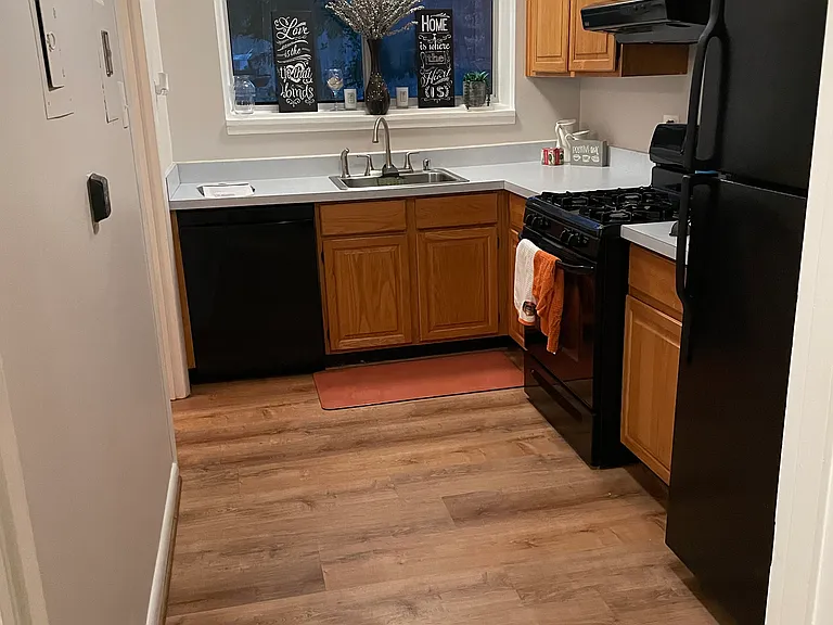 10649 Weymouth St #2 — Photo 7