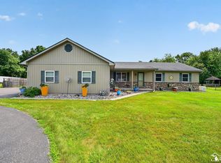 9858 Douglas Rd, Temperance, MI 48182
