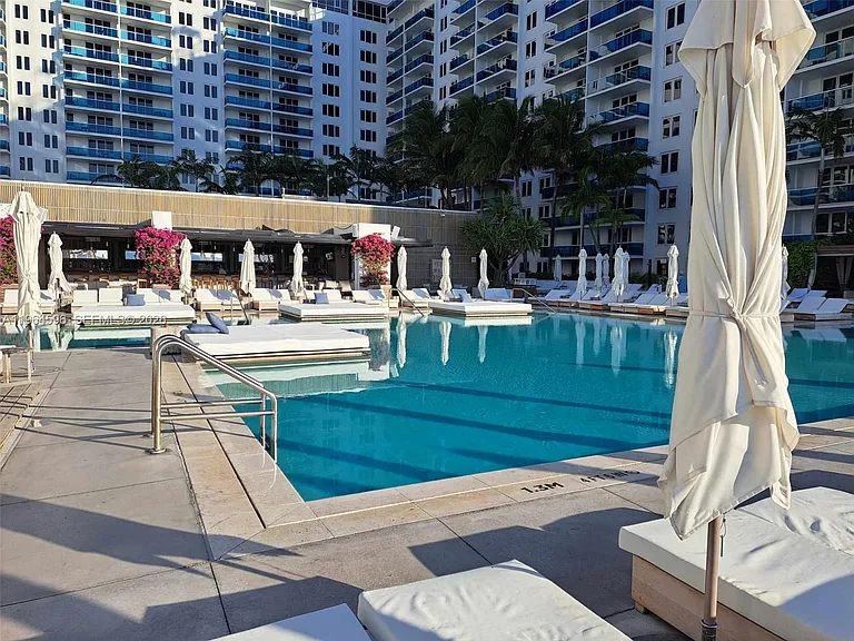 2301 Collins Ave #504 — Photo 33