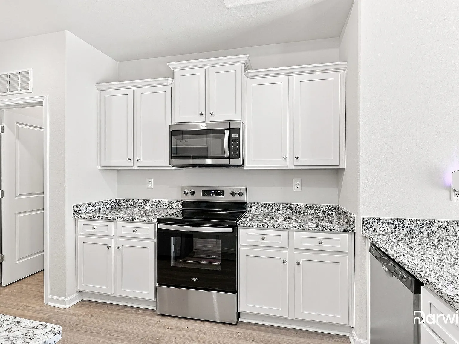 3 bed, 2.0 bath, 1317 sqft, $1,955 — Photo 4