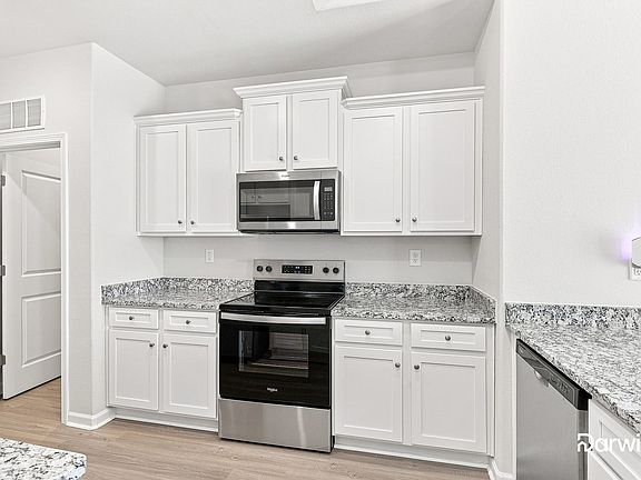 4th image of 124 Lightning Dr