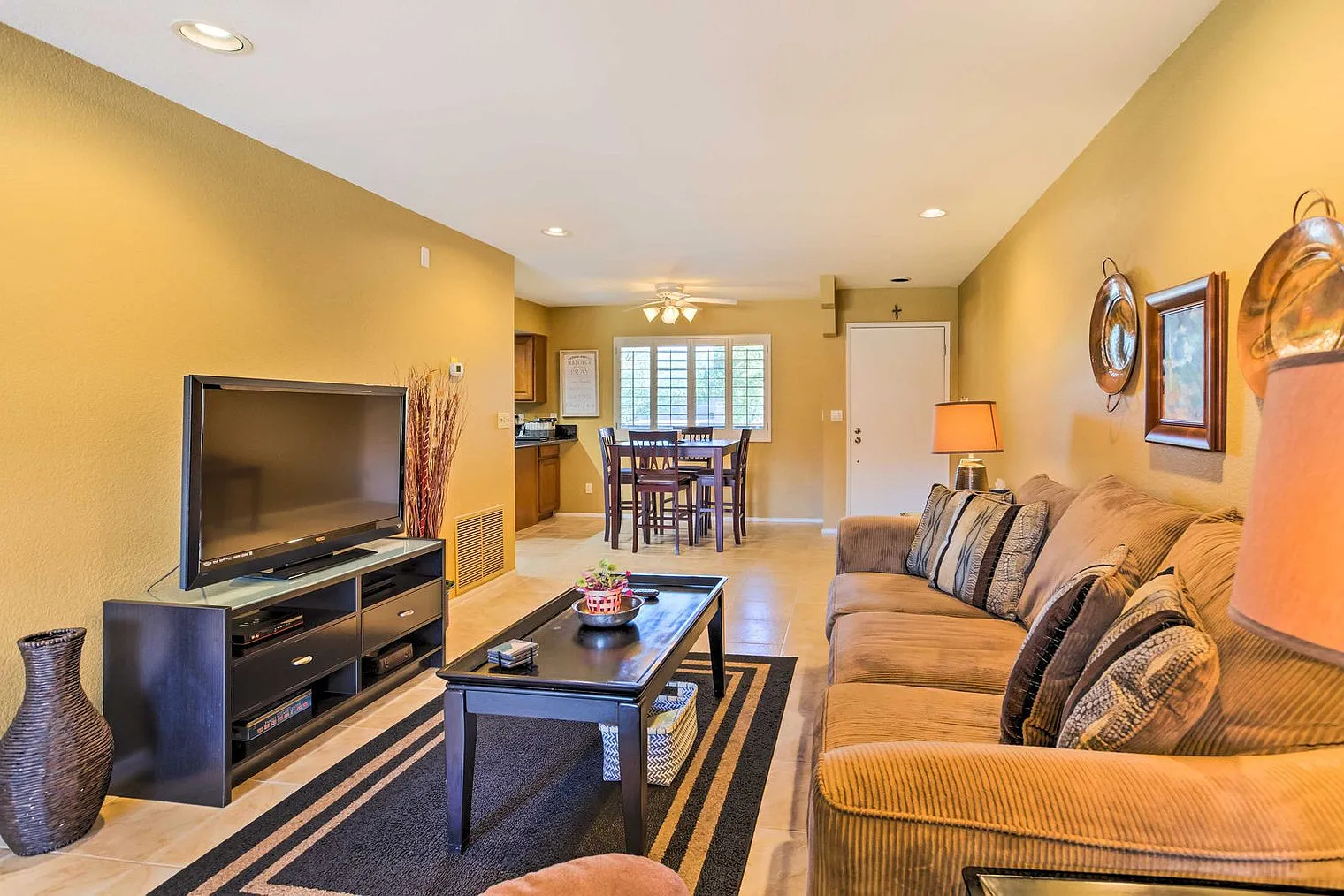 1 bed, 1.0 bath, 990 sqft, $1,999 — Photo 3