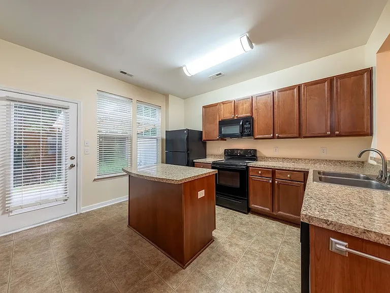 3217 Francis Ct — Photo 4