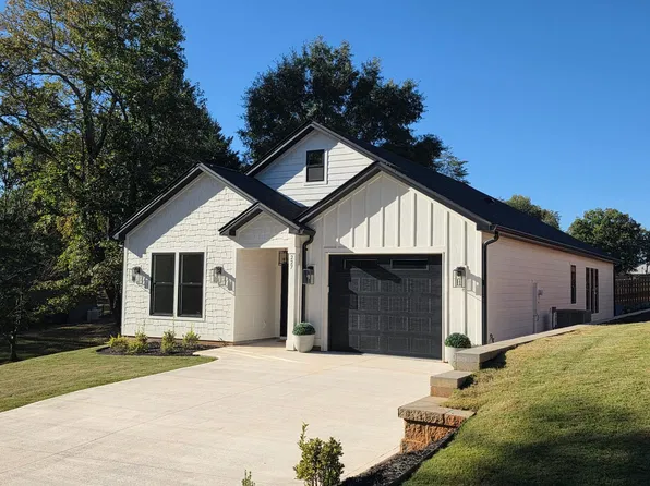 227 Holmes Dr, Spartanburg, SC 29303