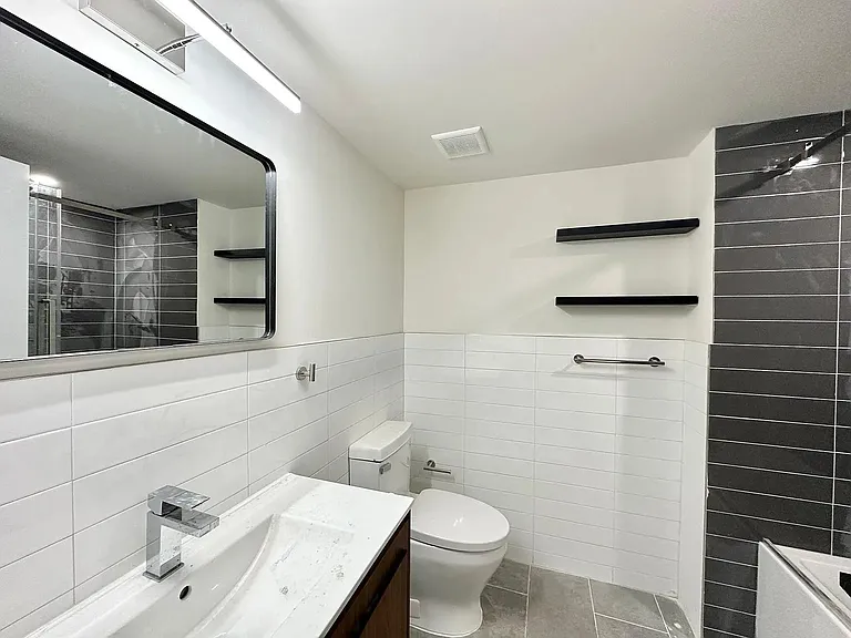 2520 E Tioga St — Photo 10