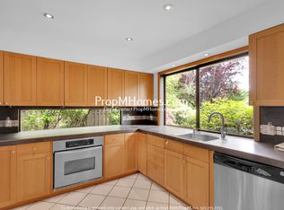 1448 Greentree Cir, Lake Oswego, OR 97034
