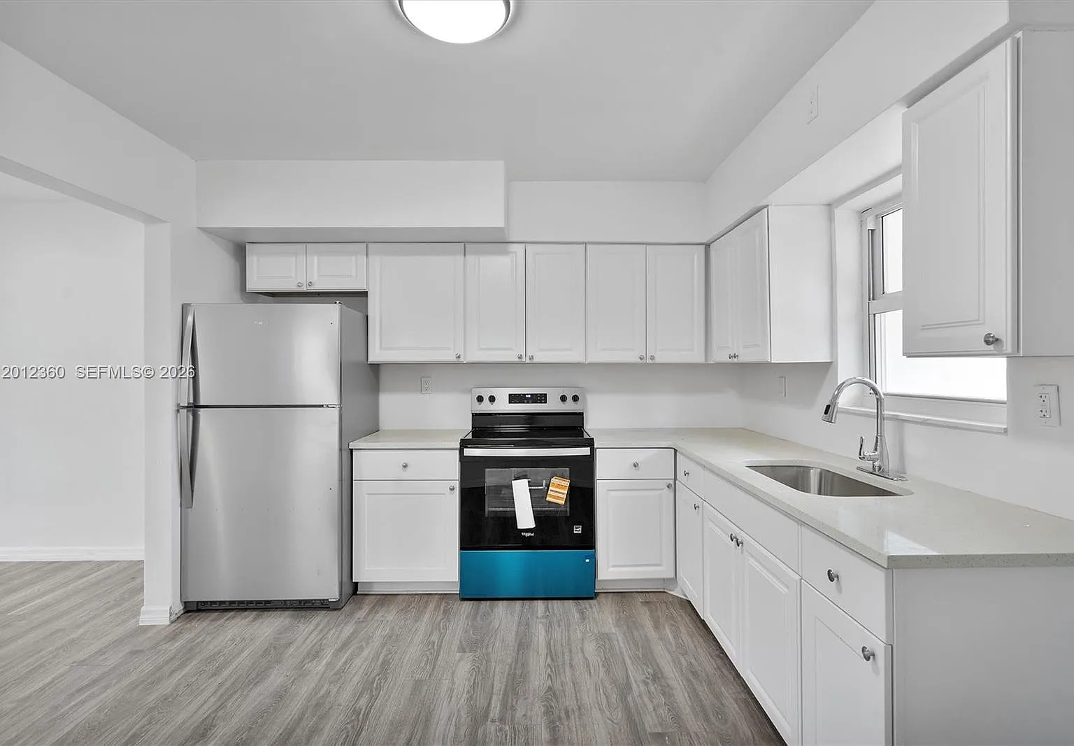 2 bed, 1.0 bath, 2355 sqft, $2,500 — Photo 2