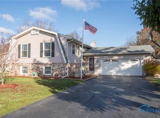 804 Heritage Ln, Waterville, OH 43566