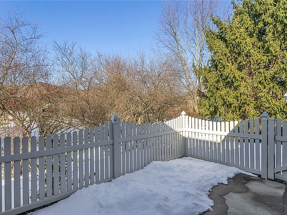 3rd image of 153 Cambridge Dr