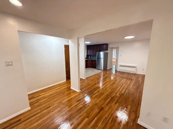 592 East 81st Street image 9 of 24