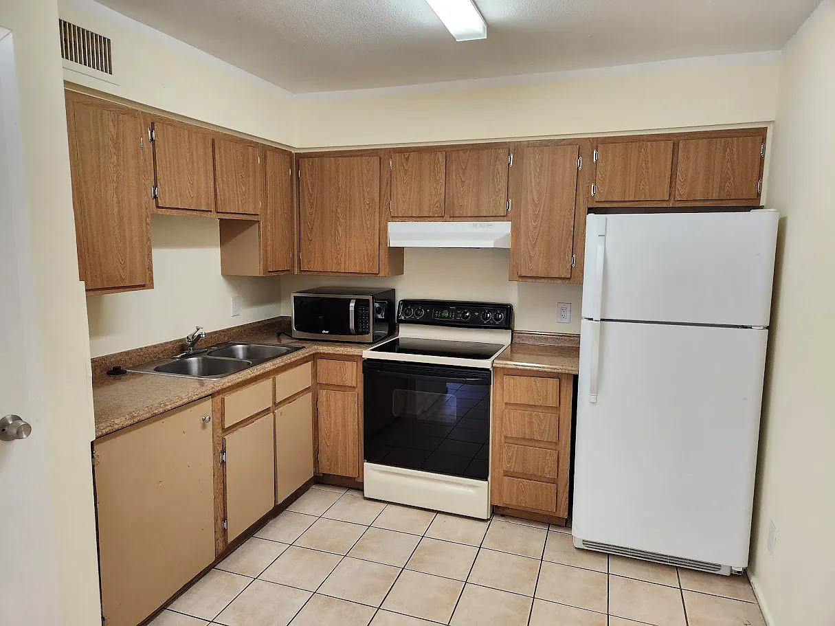 2 bed, 850 sqft, $1,295 — Photo 3