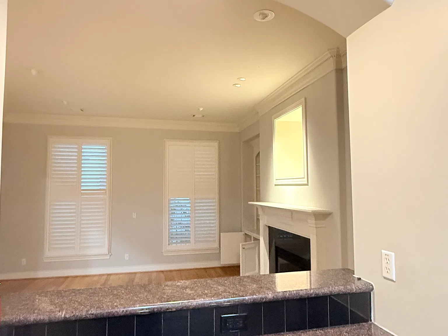 3 bed, 3.5 bath, 2337 sqft, $3,445 — Photo 4