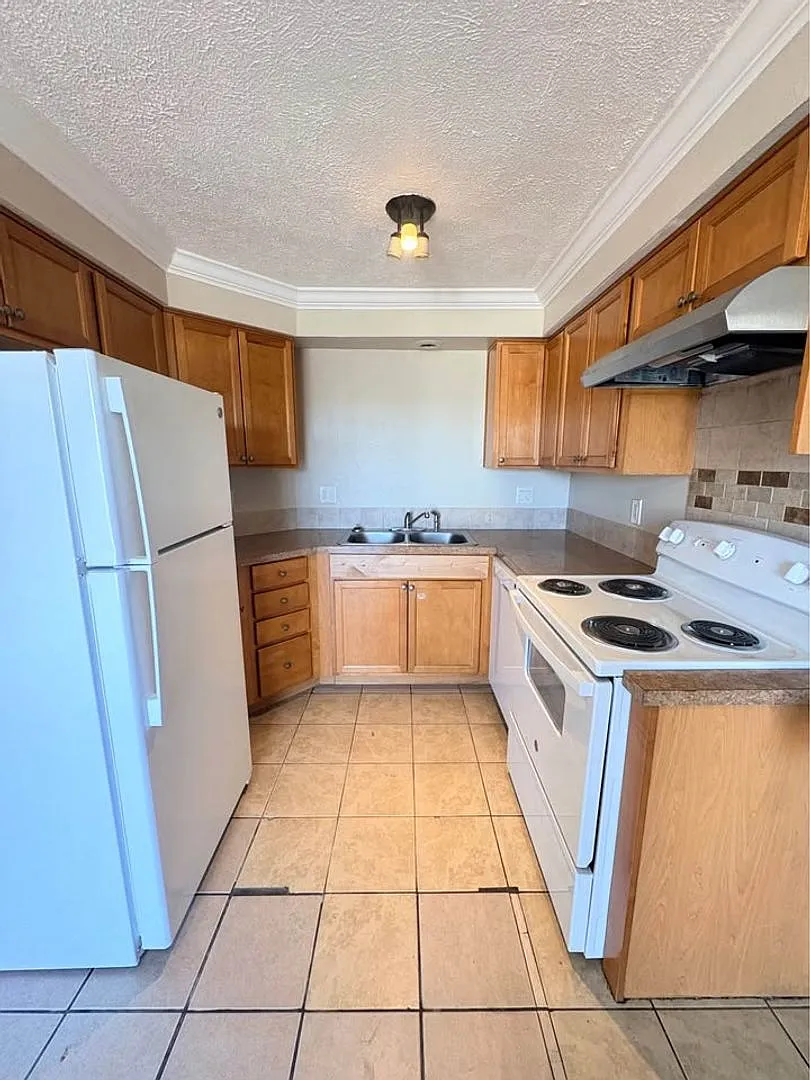 1318 W Mallon — Photo 1