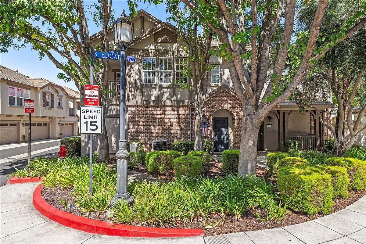 153 W Luna Loca Ln photo 1