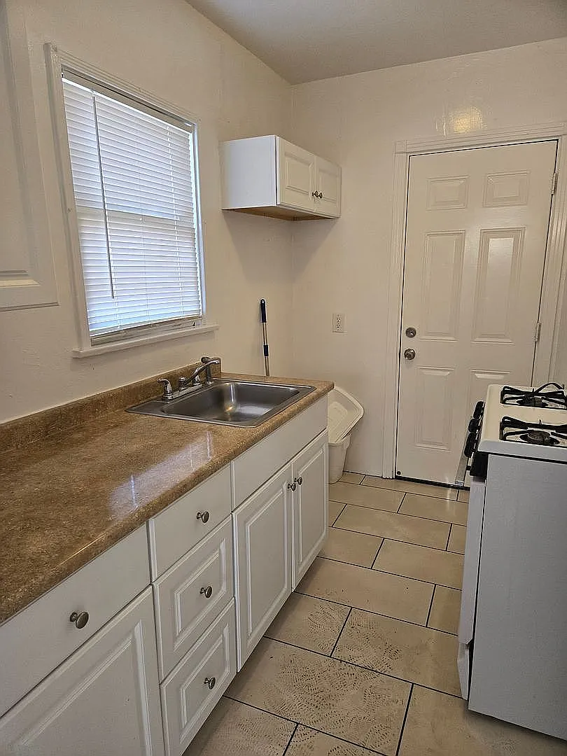 Photo 2 of 12 - 359-361 N Wateka St - San Jacinto, CA Building Photo - 359-361 N Wateka St