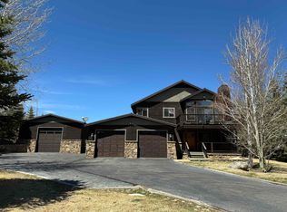 325 Sierra Springs Dr, Crowley Lake, CA 93546