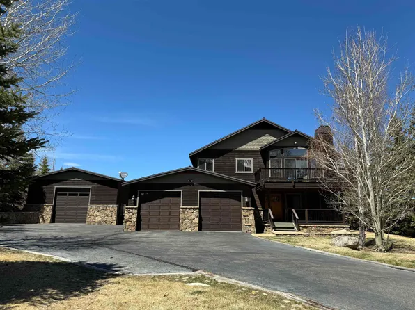 325 Sierra Springs Dr, Crowley Lake, CA 93546
