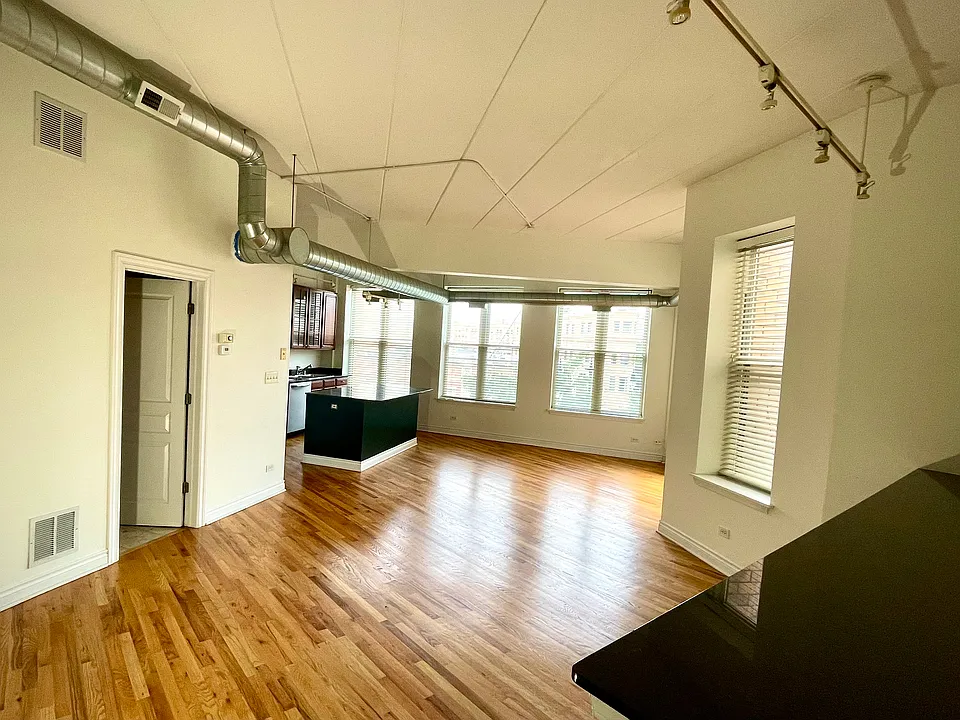 1645 W School St #307