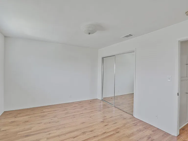 220 S 7th St — Photo 6