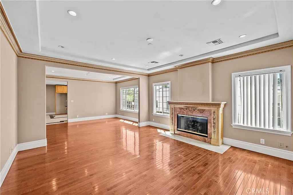 1220 Western Ave — Photo 2