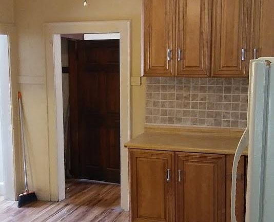 Soft-close kitchen cabinets