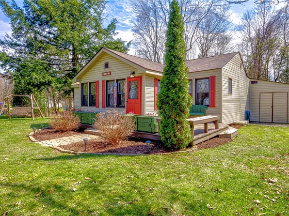 11997 Edgeview Ave, Conneaut Lake, PA 16316
