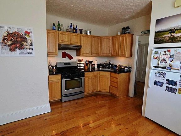 4th image of 19 Cooper Pl #3