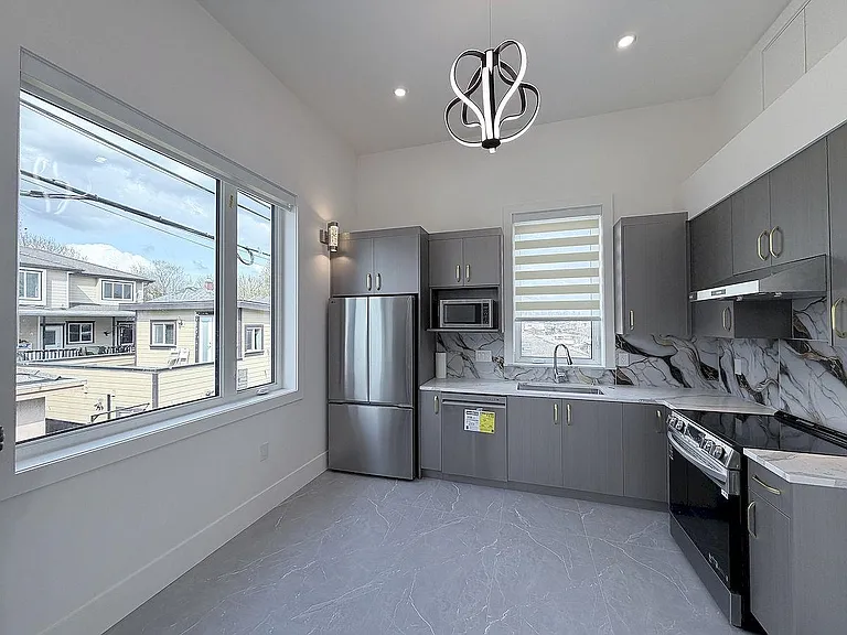 10XX E 62nd Ave — Photo 2