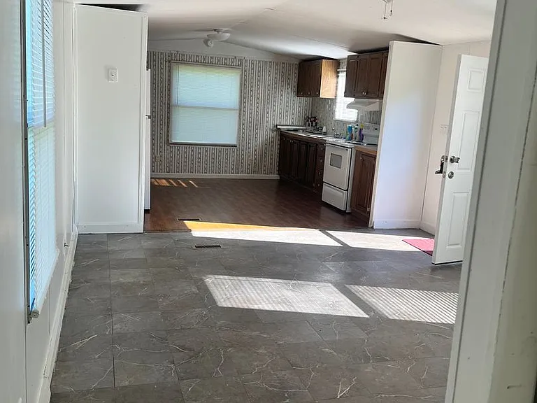 31 Meadow Ct — Photo 2