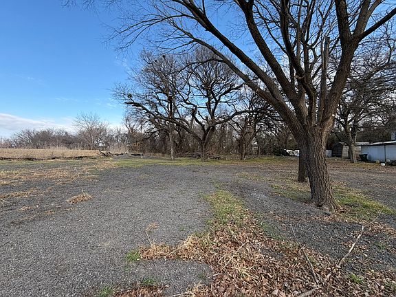 4th image of 625 E Highway 199