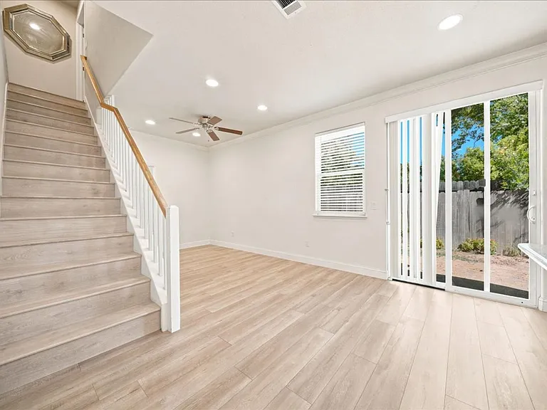 9105 Echo Point Pl — Photo 6