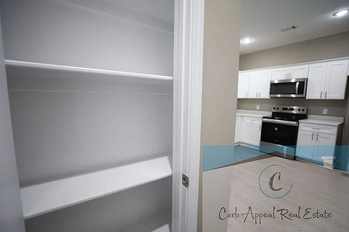 915 Dr Martin Luther King Jr Dr #C — Photo 6