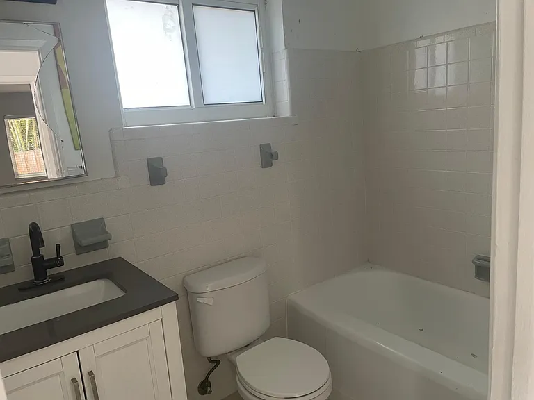 1001 NE 22nd Dr — Photo 4