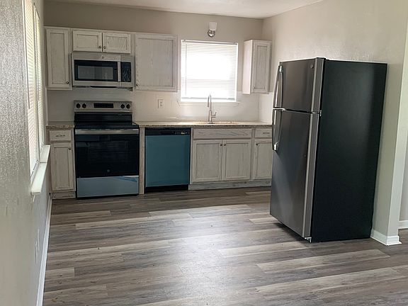 4th image of 1312 W Avenue D
