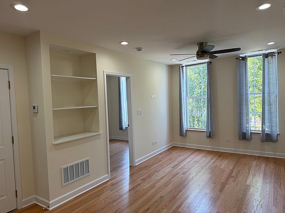 3rd image of 1627 W Superior St #3