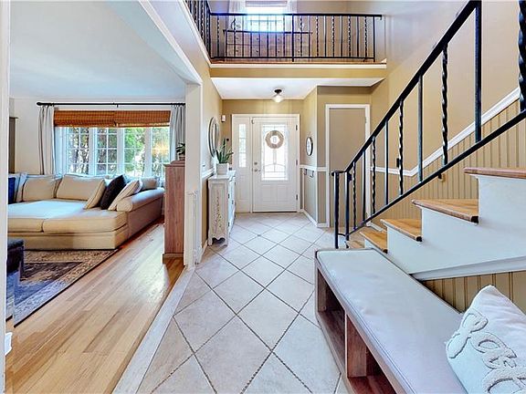 3rd image of 103 Tanglewood Dr