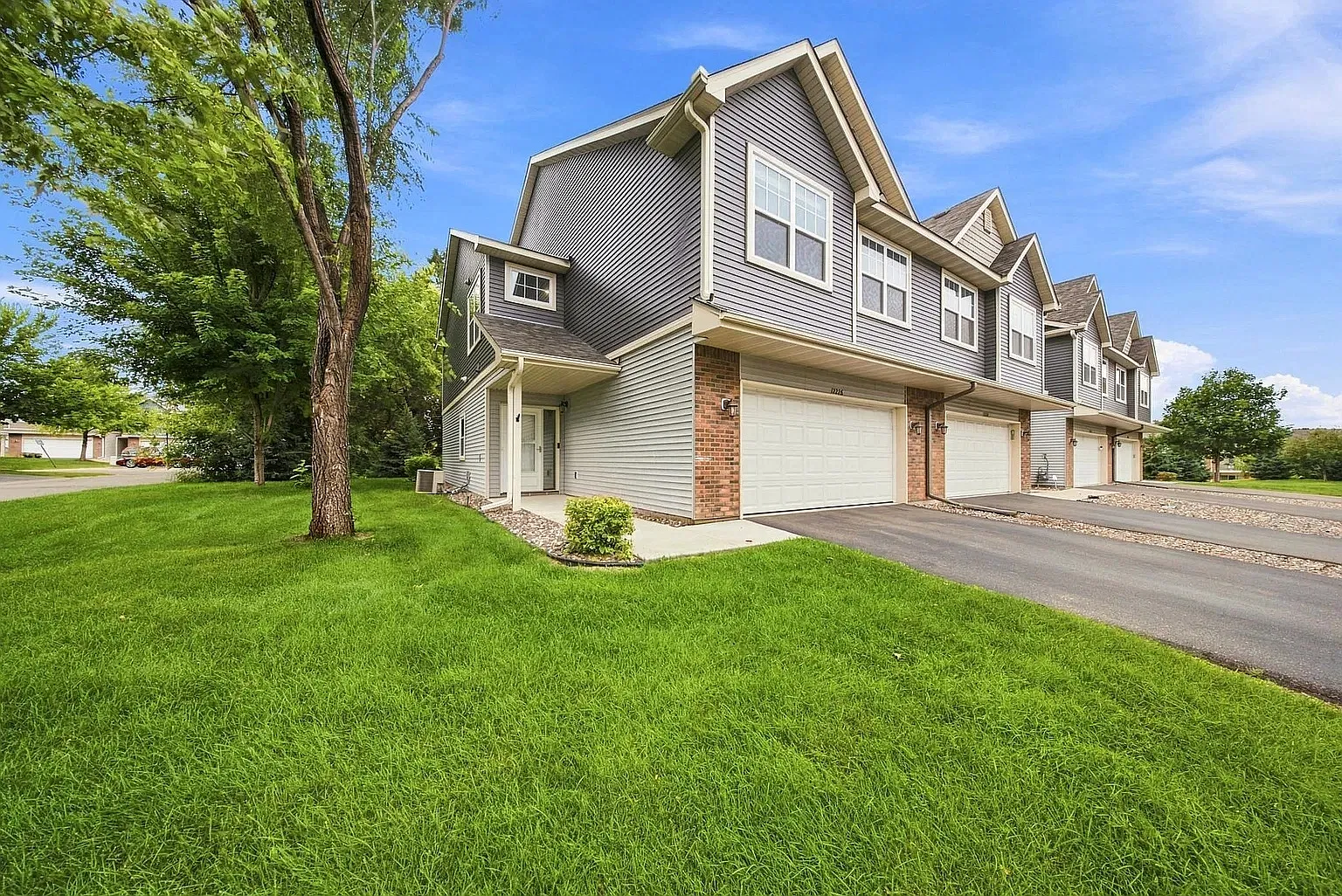 3 bed, 2.5 bath, 2103 sqft, $2,650 — Photo 1