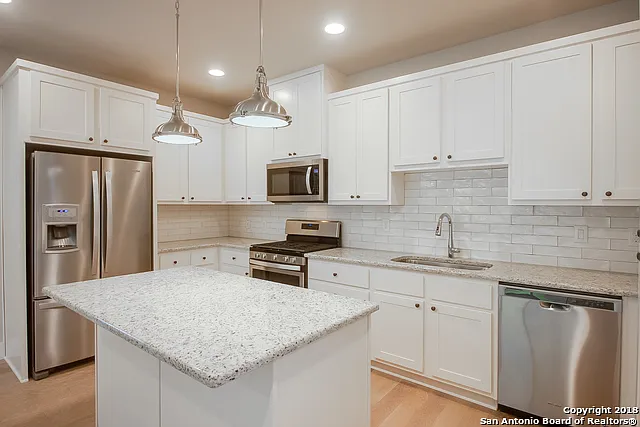 140 Claremont Ave #102 — Photo 5