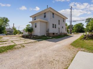 109 W 12th St, Cedar Falls, IA 50613