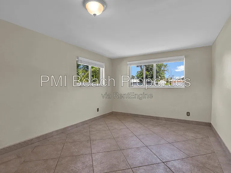 350 NE 29th St — Photo 22