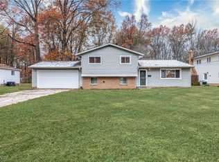 6752 Cypress Dr, North Olmsted, OH 44070