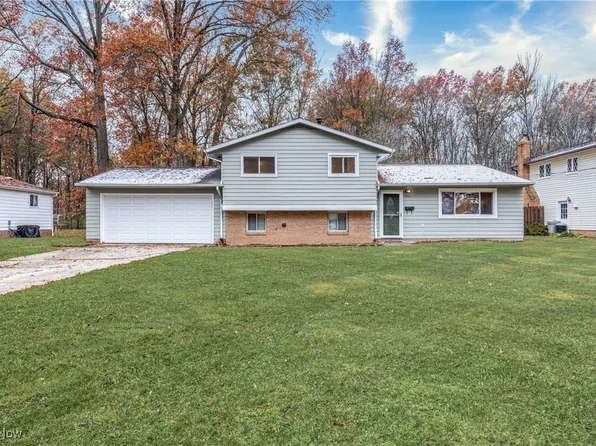 6752 Cypress Dr, North Olmsted, OH 44070