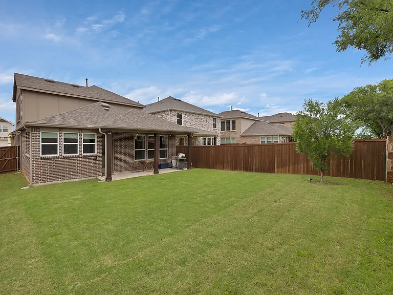 758 Creekwater Ln — Photo 25