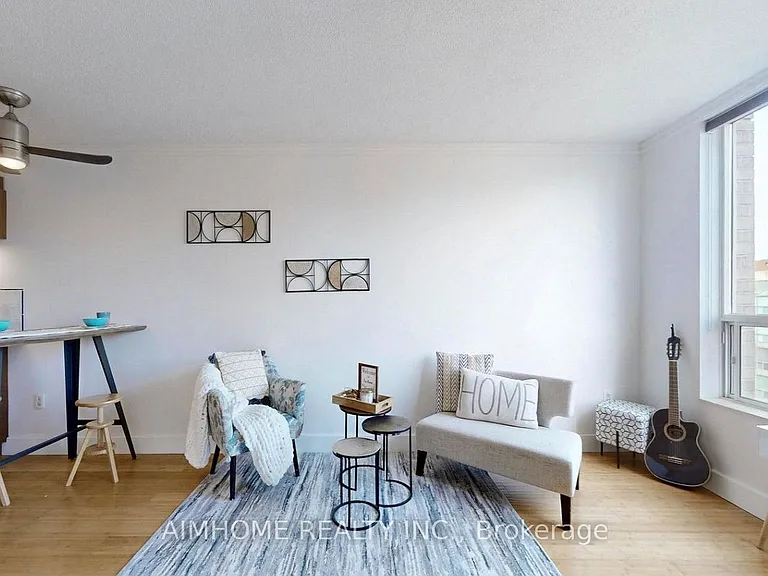284 Bloor St W #806 — Photo 2
