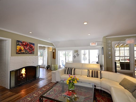 4th image of 11020 Dobbins Dr