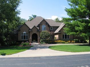 5682 Lake Ridge Dr, Brighton, MI 48116