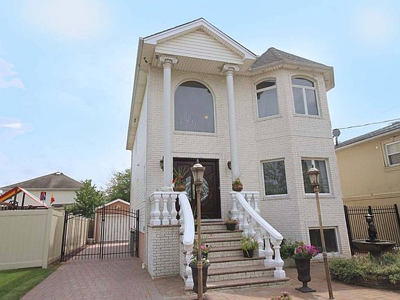3rd image of 568 Ramona Ave