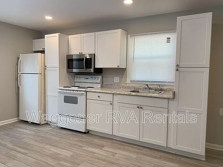 924 Kingsway Rd — Photo 7