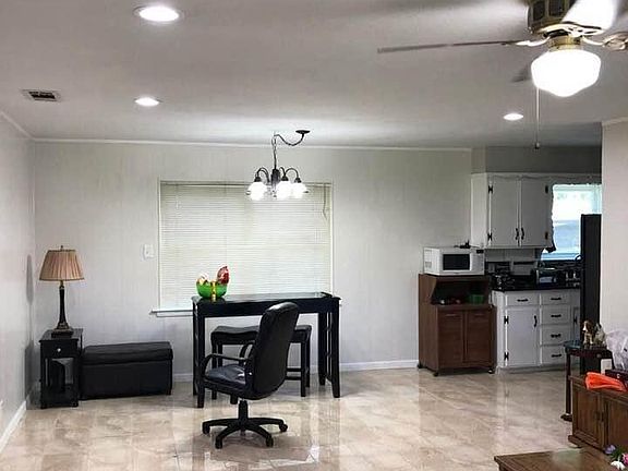 2nd image of 301 Reaves Ct