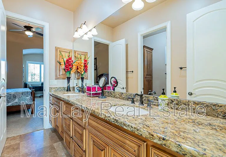 2720 E Jade Pl — Photo 55